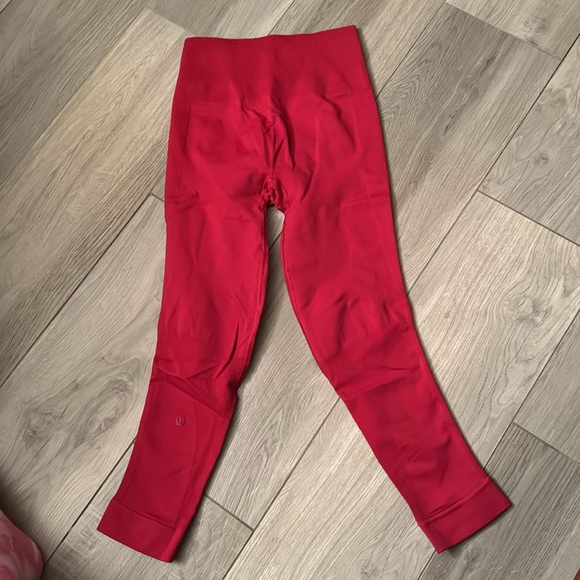 Lululemon - Picture 2 of 3